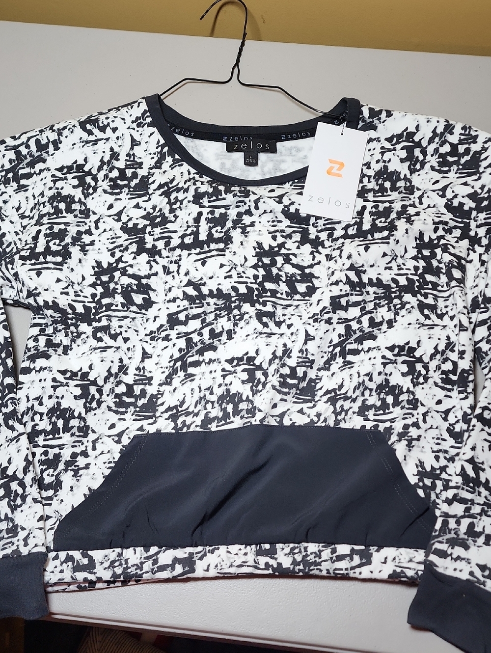 ZELOS Monochrome Abstract Crewneck Pullover